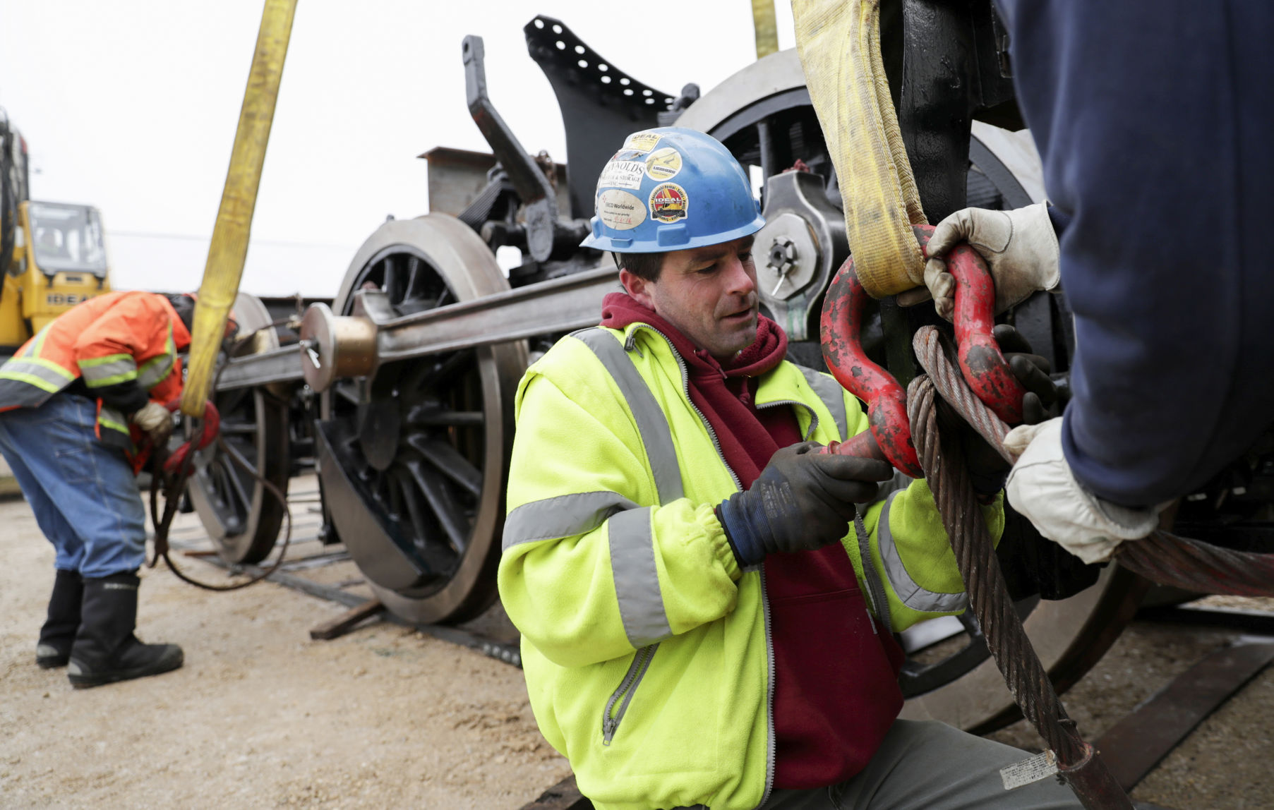 The restoration of the 1385 locomotive continues
